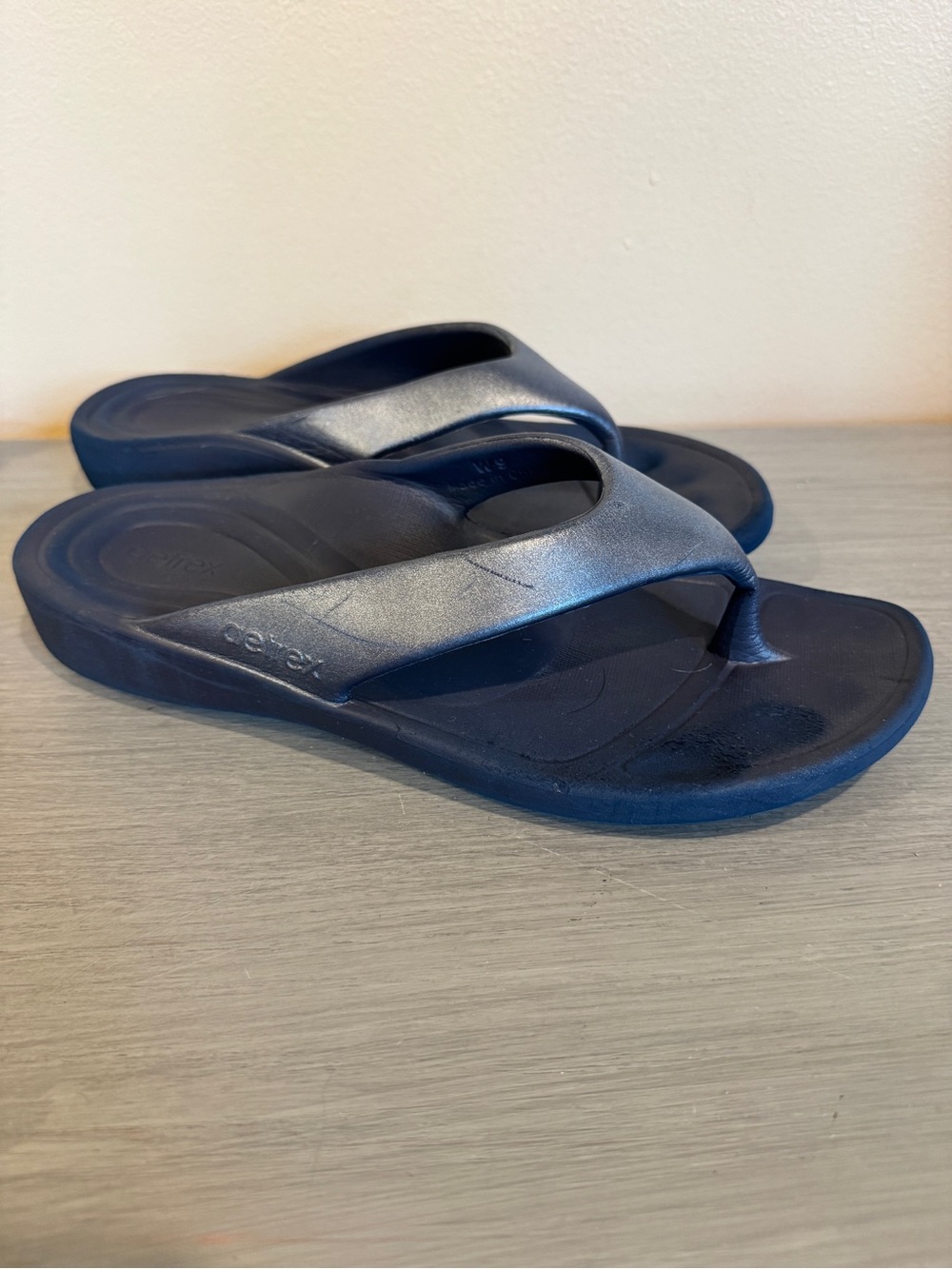 Aetrex womens orthotic Maui Flips arch support Aetrex Maui Thong sandals Navy